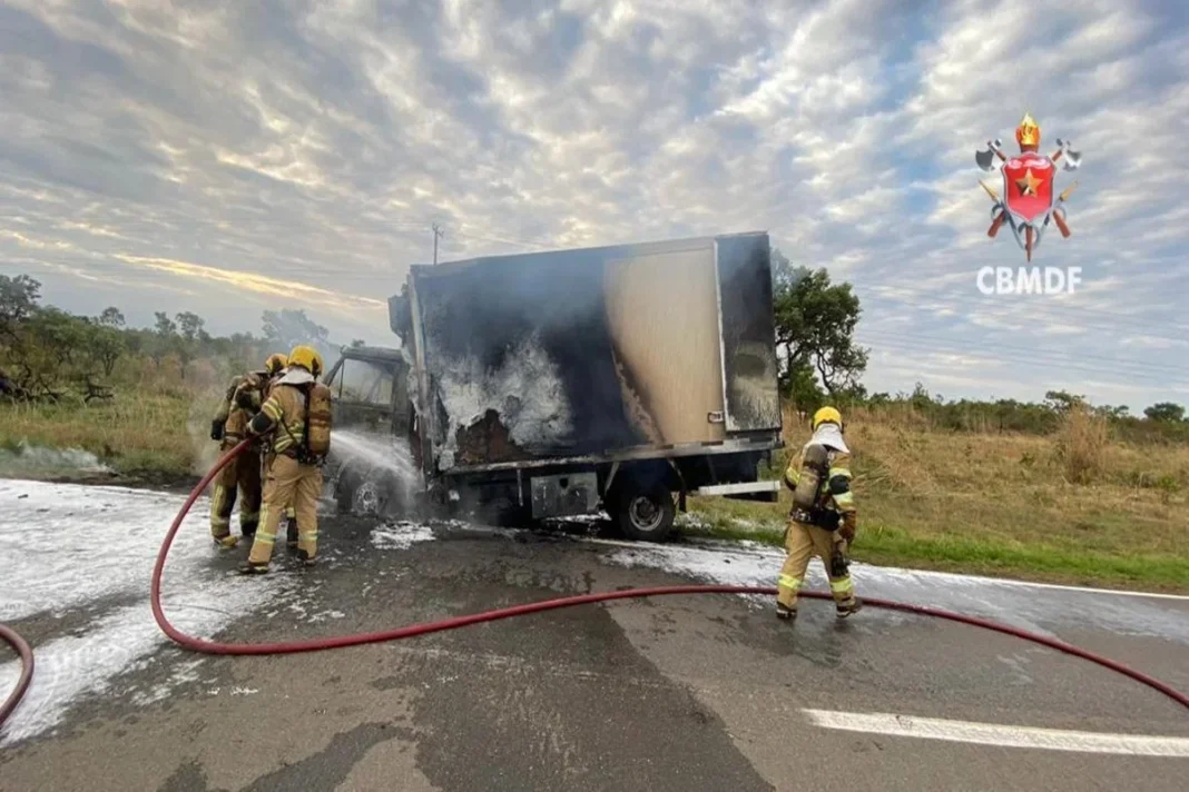 incendio-caminhao-br251-1