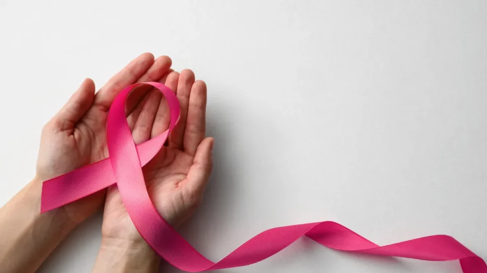 outubro-rosa-prevencao-e-conscientizacao-do-cancer-de-mama-990x556